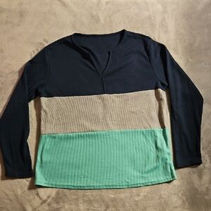 SHEIN V-Neck Sweater in Black, Tan, and Green X-Large